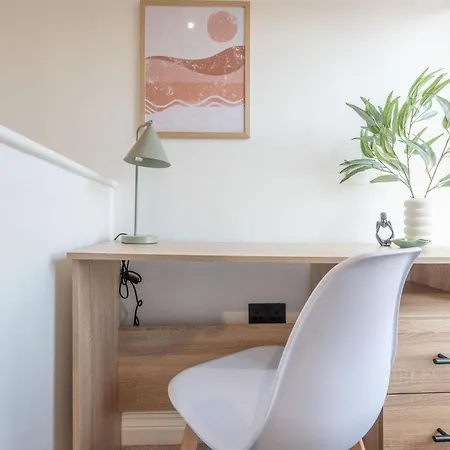 公寓 Stylish 2 Bedroom Flat Near Centre With Free Parking, Ideal For Contractors & Long - Nordstay 利兹