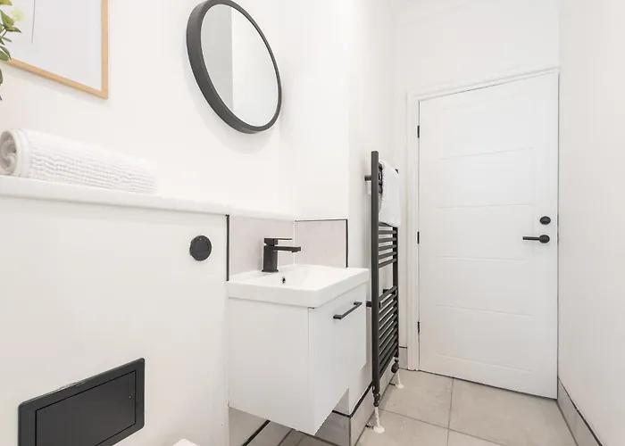 Apartamento Modern 2 Bedroom Flat Near Centre With Free Parking, Ideal For Contractors & Long - Nordstay