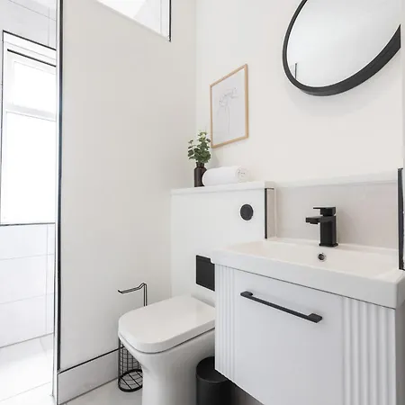 Modern 2 Bedroom Flat Near Centre With Free Parking, Ideal For Contractors & Long - Nordstay * 利兹