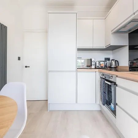 Modern 2 Bedroom Flat Near Centre With Free Parking, Ideal For Contractors & Long - Nordstay * 利兹