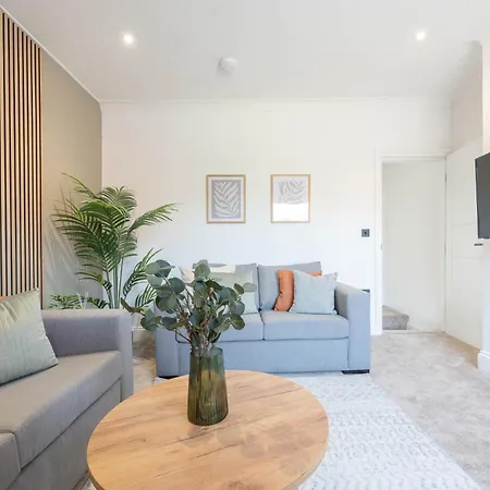 Modern 2 Bedroom Flat Near Leeds Centre With Free Parking, Ideal For Contractors & Long - Nordstay Apartment Leeds (West Yorkshire)